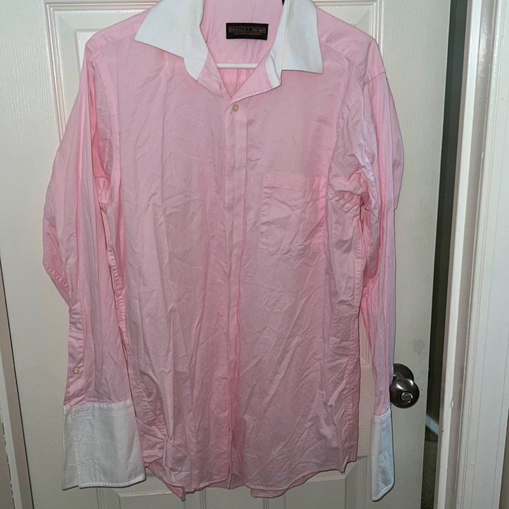 Donald Trump signature. To- Tone collar. needs a quick press. Cufflinks included